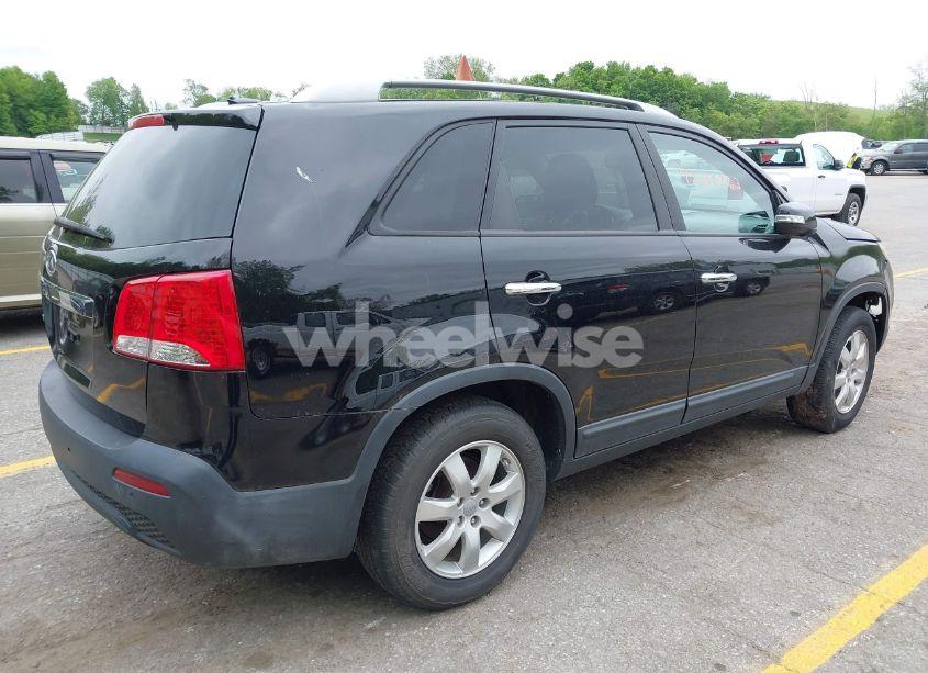 Photo 4 of 2012 Kia Sorento LX (VIN 5XYKT3A65CG267217)