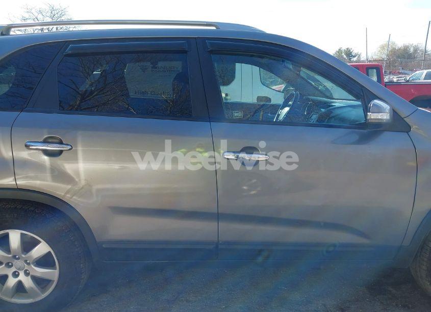 Photo 13 of 2012 Kia Sorento LX (VIN 5XYKT3A65CG303679)