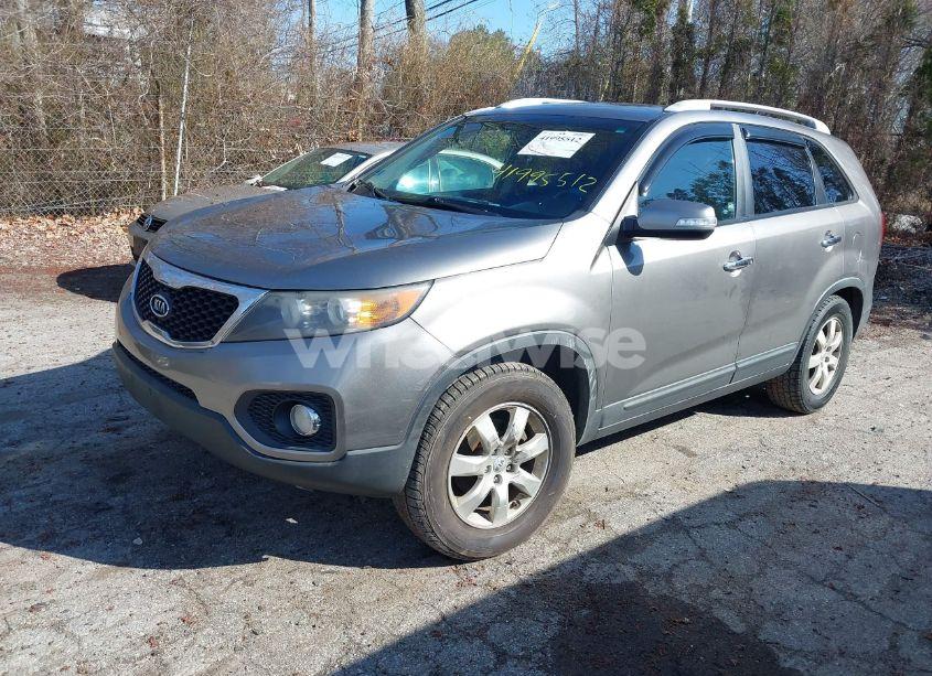 Photo 2 of 2012 Kia Sorento LX (VIN 5XYKT3A65CG303679)