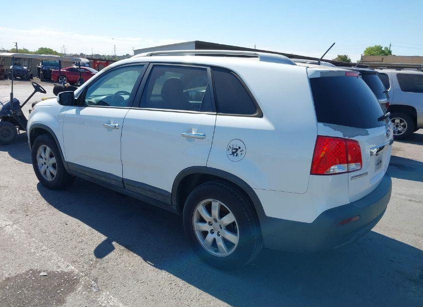 Photo 3 of 2013 Kia Sorento LX (VIN 5XYKT3A65DG422933)