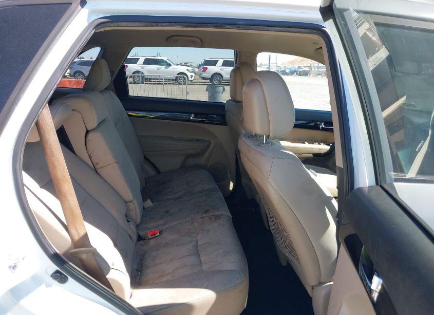 Photo 8 of 2013 Kia Sorento LX (VIN 5XYKT3A65DG422933)