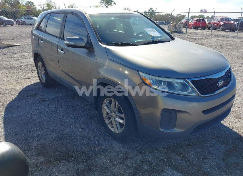 2014 Kia Sorento LX (VIN 5XYKT3A65EG425669) main photo