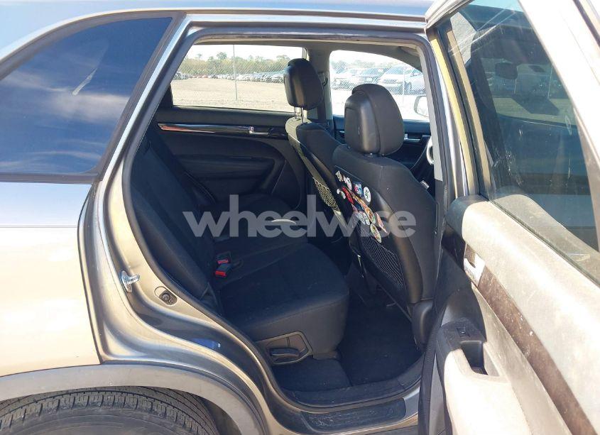 Photo 8 of 2014 Kia Sorento LX (VIN 5XYKT3A65EG425669)