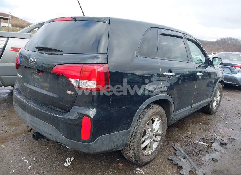 Photo 4 of 2014 Kia Sorento LX (VIN 5XYKT3A65EG426725)