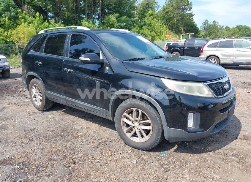 2014 Kia Sorento LX (VIN 5XYKT3A65EG445145) main photo