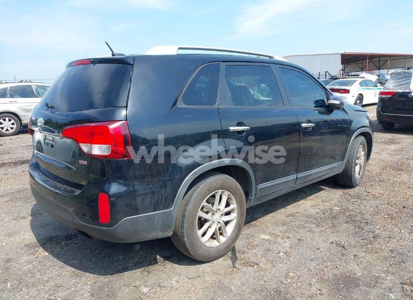 Photo 4 of 2014 Kia Sorento LX (VIN 5XYKT3A65EG445145)