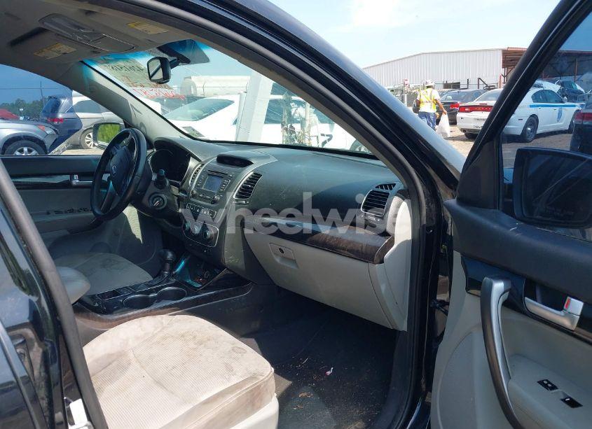 Photo 5 of 2014 Kia Sorento LX (VIN 5XYKT3A65EG445145)