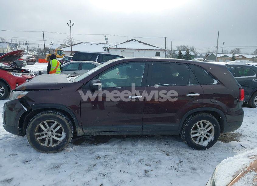 Photo 15 of 2014 Kia Sorento LX (VIN 5XYKT3A65EG456842)