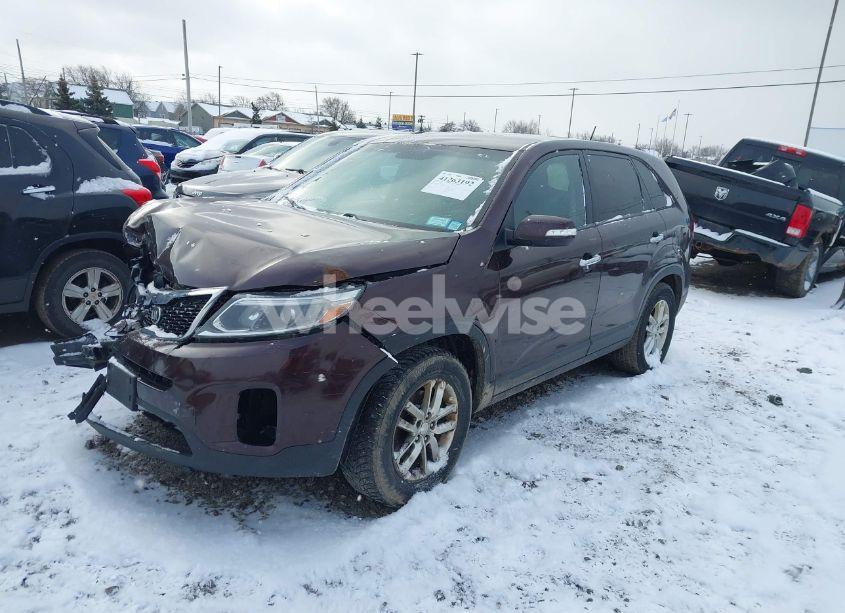 Photo 2 of 2014 Kia Sorento LX (VIN 5XYKT3A65EG456842)