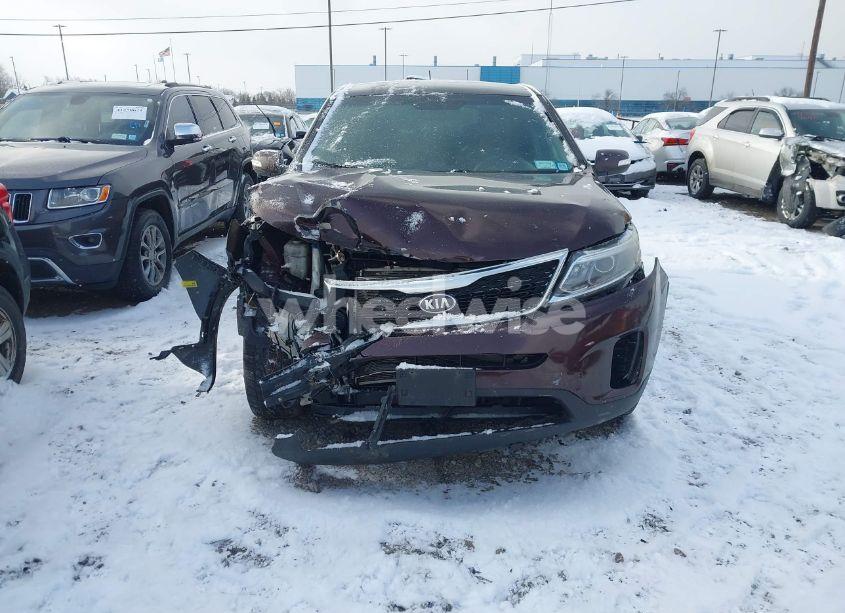 Photo 6 of 2014 Kia Sorento LX (VIN 5XYKT3A65EG456842)