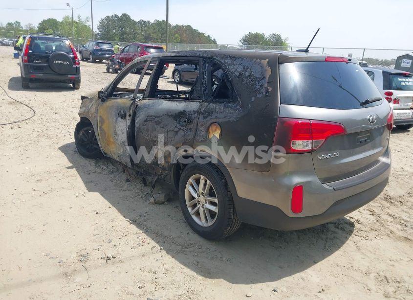 Photo 3 of 2014 Kia Sorento LX (VIN 5XYKT3A65EG486679)