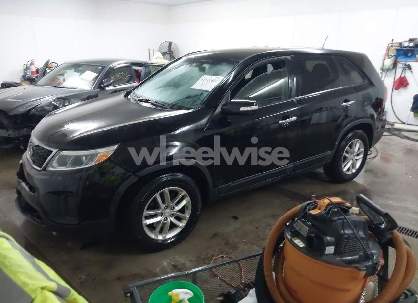 Photo 2 of 2014 Kia Sorento LX (VIN 5XYKT3A65EG494698)