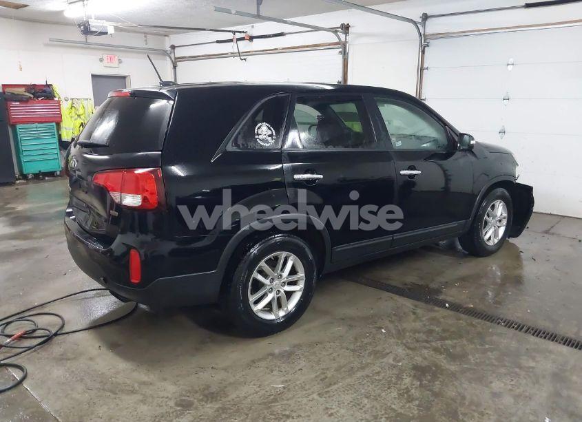 Photo 4 of 2014 Kia Sorento LX (VIN 5XYKT3A65EG494698)