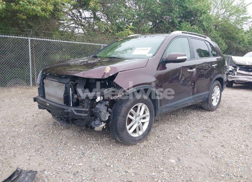 Photo 2 of 2014 Kia Sorento LX (VIN 5XYKT3A65EG528039)