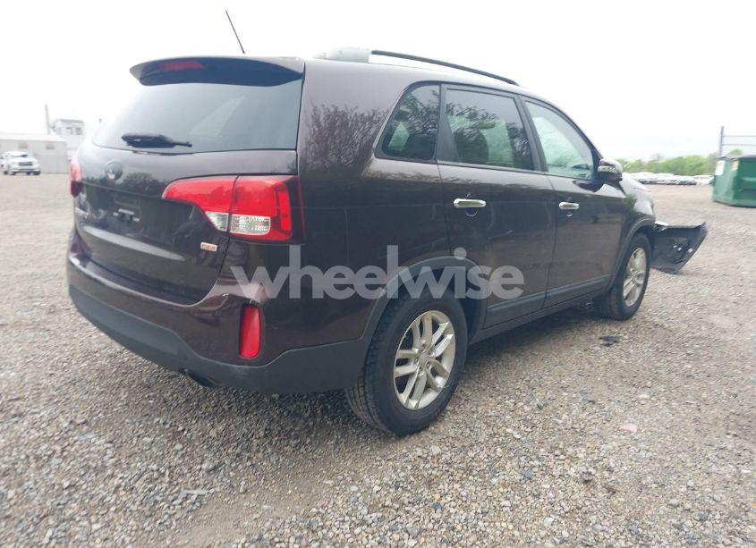 Photo 4 of 2014 Kia Sorento LX (VIN 5XYKT3A65EG528039)