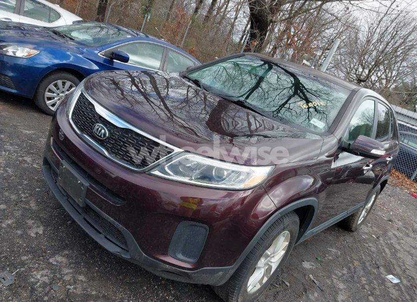 Photo 2 of 2014 Kia Sorento LX (VIN 5XYKT3A65EG528977)
