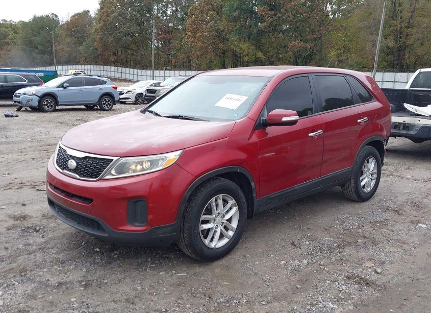 Photo 2 of 2014 Kia Sorento LX (VIN 5XYKT3A65EG538165)