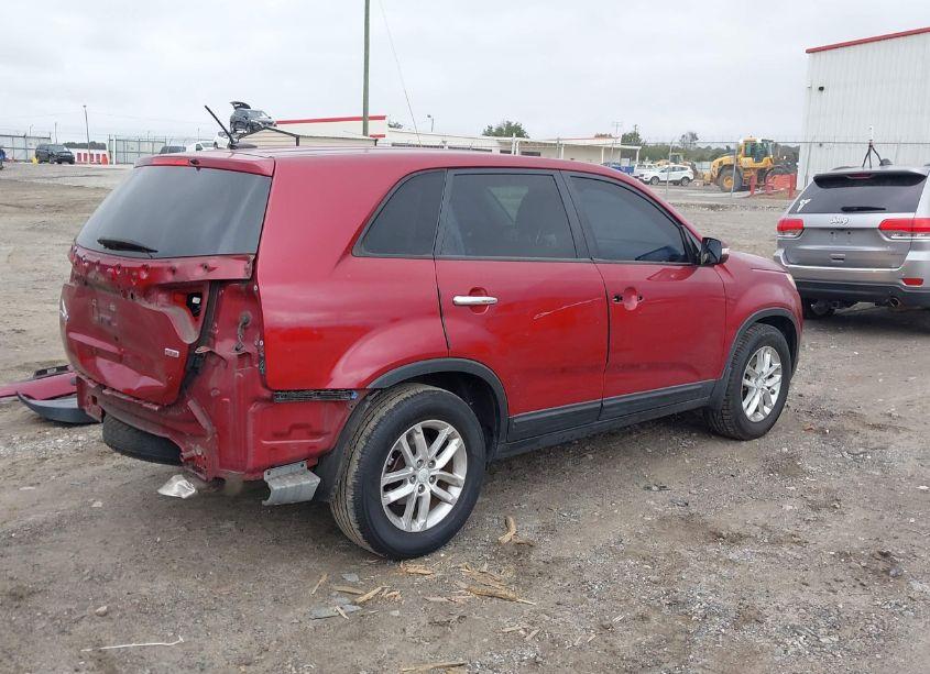 Photo 4 of 2014 Kia Sorento LX (VIN 5XYKT3A65EG538165)