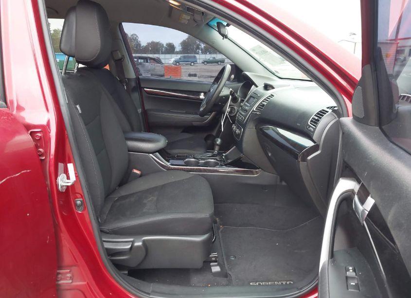 Photo 5 of 2014 Kia Sorento LX (VIN 5XYKT3A65EG538165)