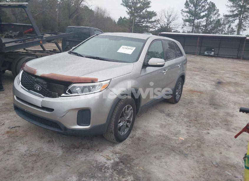 Photo 2 of 2014 Kia Sorento LX (VIN 5XYKT3A65EG544838)