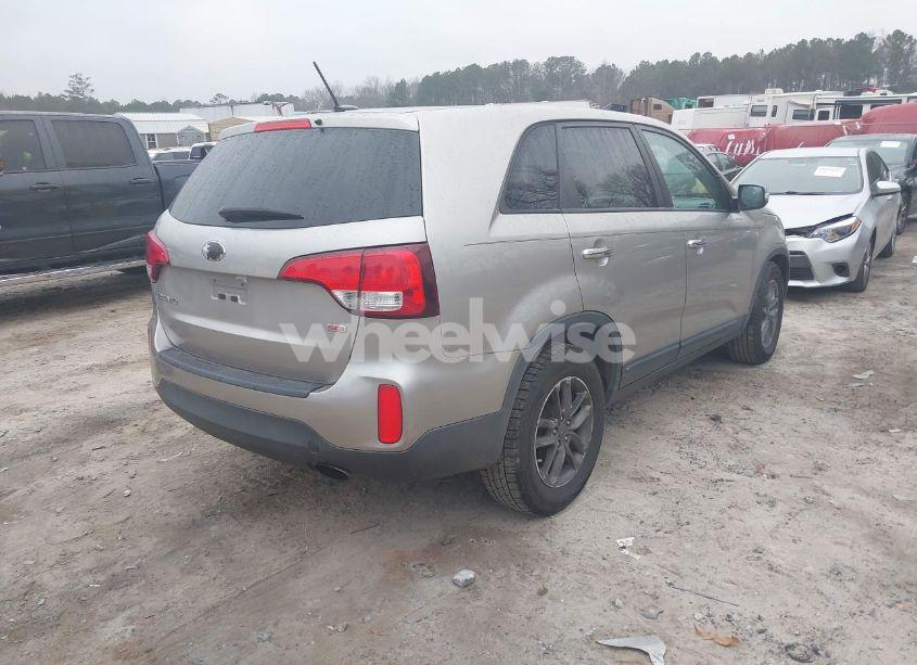 Photo 4 of 2014 Kia Sorento LX (VIN 5XYKT3A65EG544838)