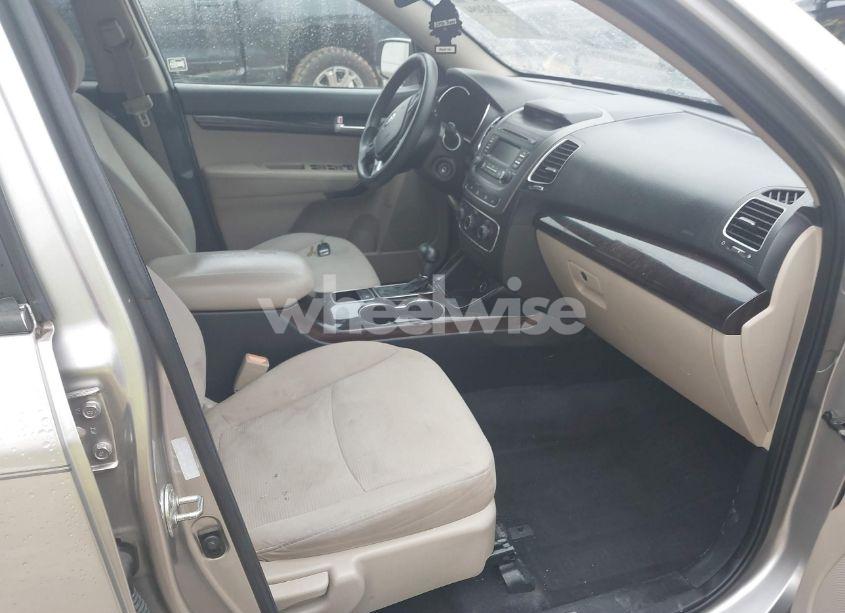 Photo 5 of 2014 Kia Sorento LX (VIN 5XYKT3A65EG544838)