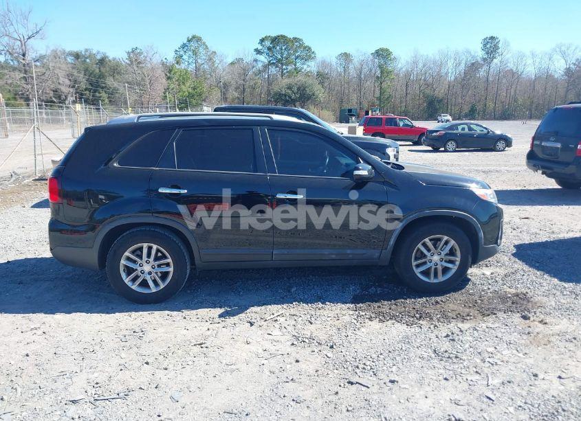 Photo 13 of 2015 Kia Sorento LX (VIN 5XYKT3A65FG551712)