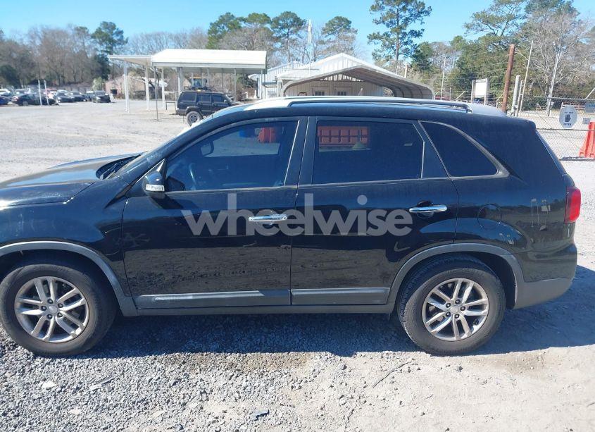 Photo 14 of 2015 Kia Sorento LX (VIN 5XYKT3A65FG551712)