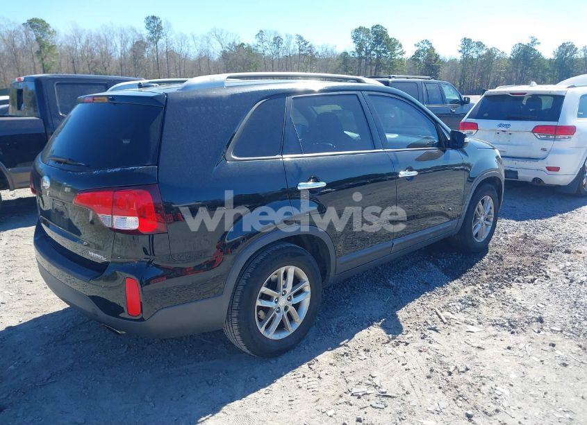 Photo 4 of 2015 Kia Sorento LX (VIN 5XYKT3A65FG551712)