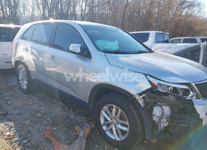 2015 Kia Sorento LX (VIN 5XYKT3A65FG564606) main photo