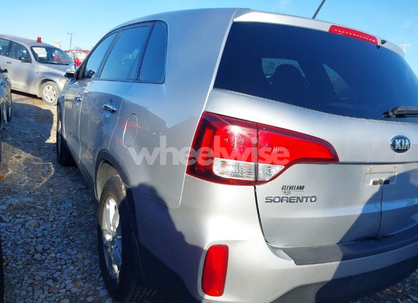Photo 3 of 2015 Kia Sorento LX (VIN 5XYKT3A65FG564606)