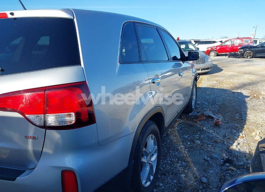 Photo 4 of 2015 Kia Sorento LX (VIN 5XYKT3A65FG564606)