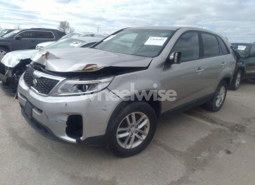 Photo 2 of 2015 Kia Sorento LX (VIN 5XYKT3A65FG591403)