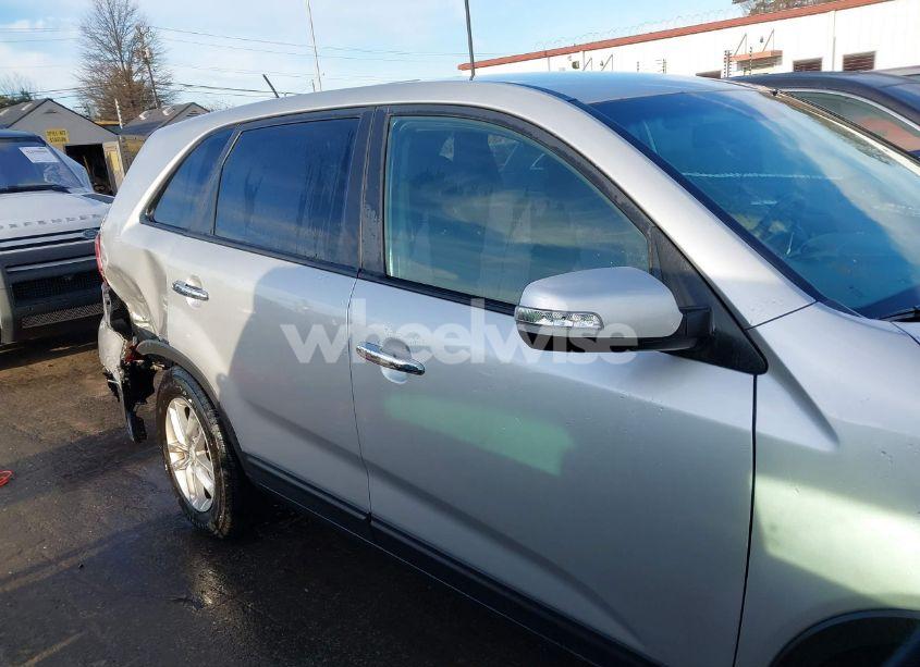 Photo 13 of 2015 Kia Sorento LX (VIN 5XYKT3A65FG596147)