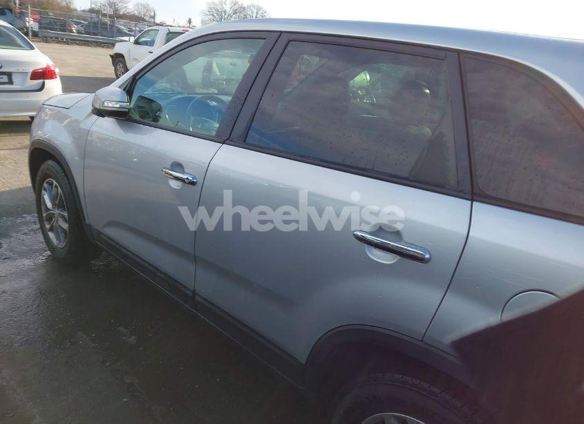 Photo 14 of 2015 Kia Sorento LX (VIN 5XYKT3A65FG596147)