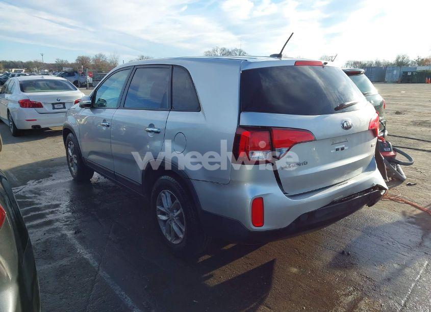 Photo 3 of 2015 Kia Sorento LX (VIN 5XYKT3A65FG596147)