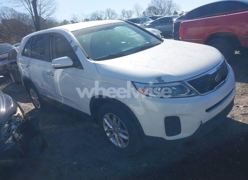 2015 Kia Sorento LX (VIN 5XYKT3A65FG597900) main photo