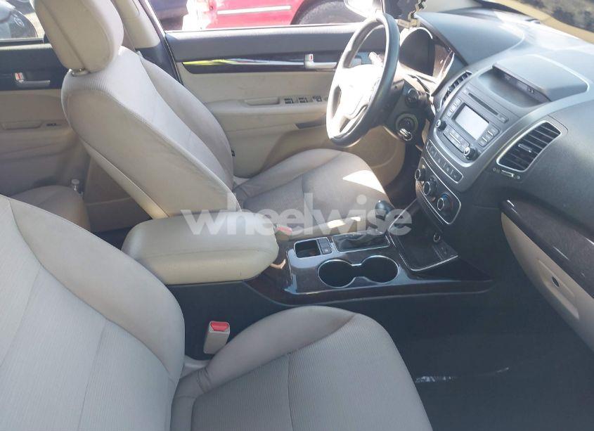 Photo 5 of 2015 Kia Sorento LX (VIN 5XYKT3A65FG597900)