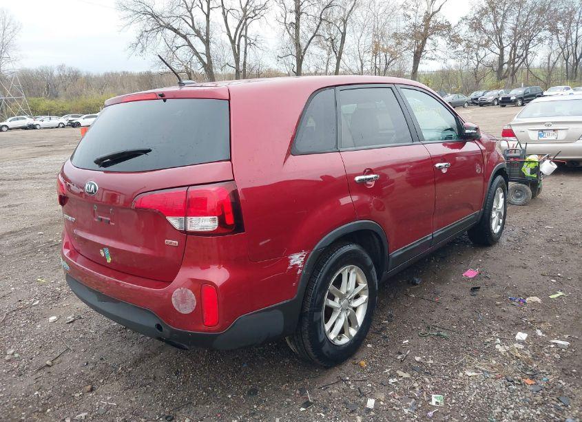 Photo 4 of 2015 Kia Sorento LX (VIN 5XYKT3A65FG618499)