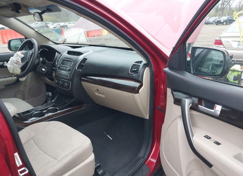 Photo 5 of 2015 Kia Sorento LX (VIN 5XYKT3A65FG618499)