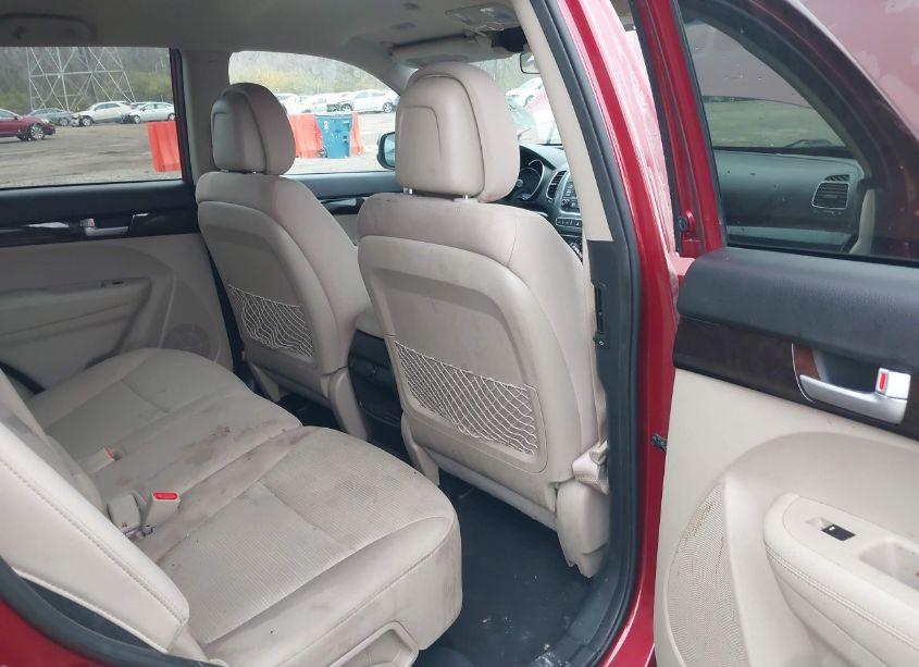 Photo 8 of 2015 Kia Sorento LX (VIN 5XYKT3A65FG618499)