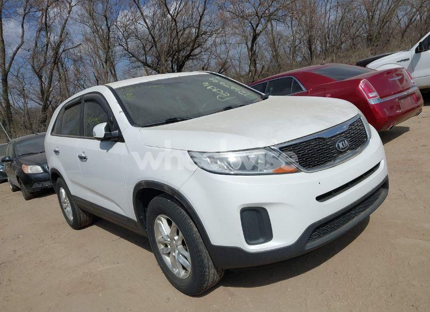2015 Kia Sorento LX (VIN 5XYKT3A65FG618714) main photo