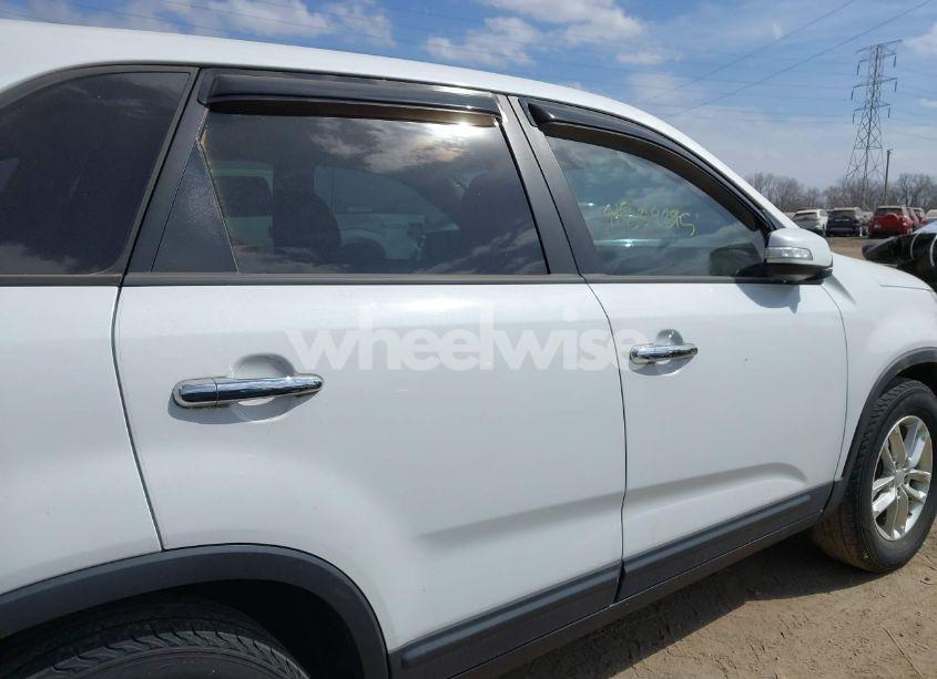 Photo 13 of 2015 Kia Sorento LX (VIN 5XYKT3A65FG618714)