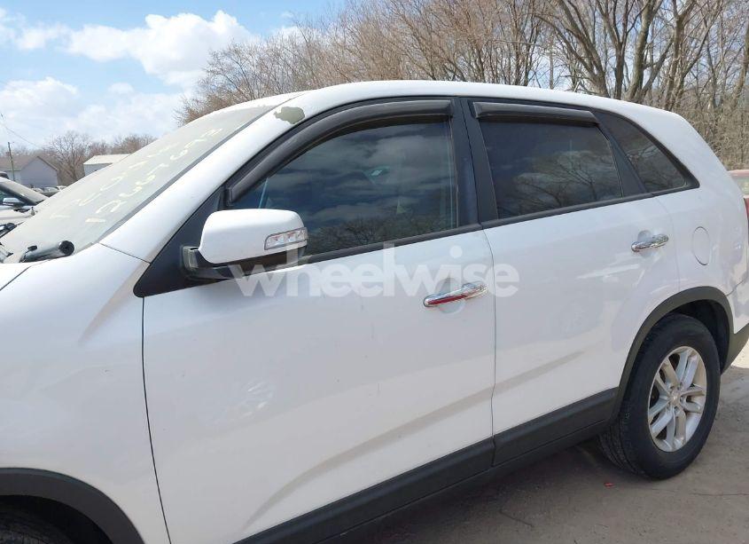 Photo 14 of 2015 Kia Sorento LX (VIN 5XYKT3A65FG618714)