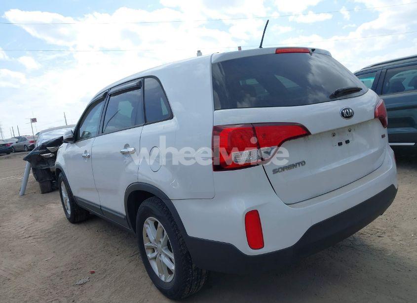 Photo 3 of 2015 Kia Sorento LX (VIN 5XYKT3A65FG618714)