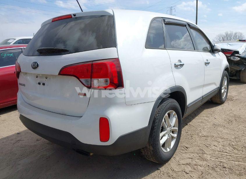 Photo 4 of 2015 Kia Sorento LX (VIN 5XYKT3A65FG618714)