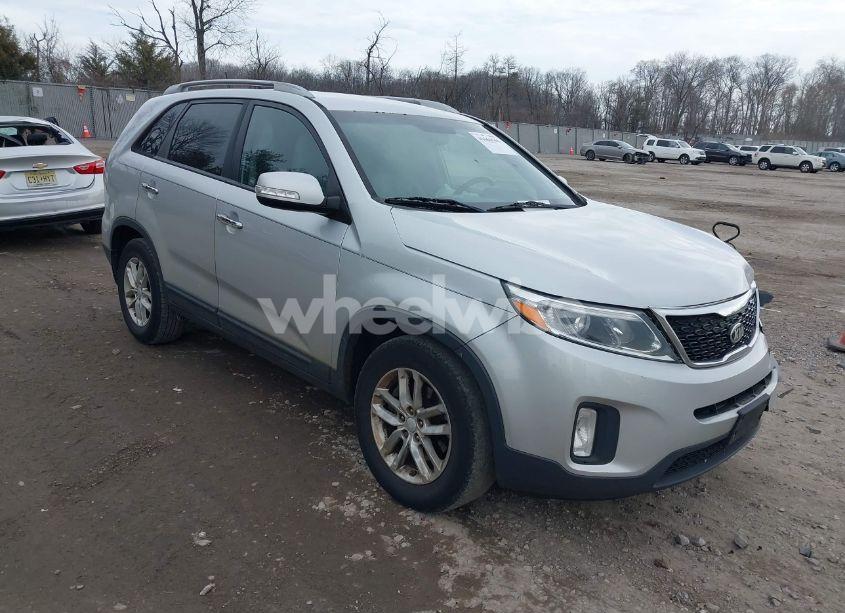 2015 Kia Sorento LX (VIN 5XYKT3A65FG627431) main photo