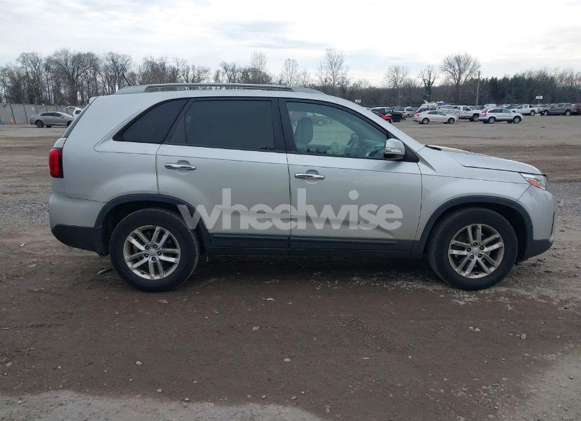 Photo 13 of 2015 Kia Sorento LX (VIN 5XYKT3A65FG627431)