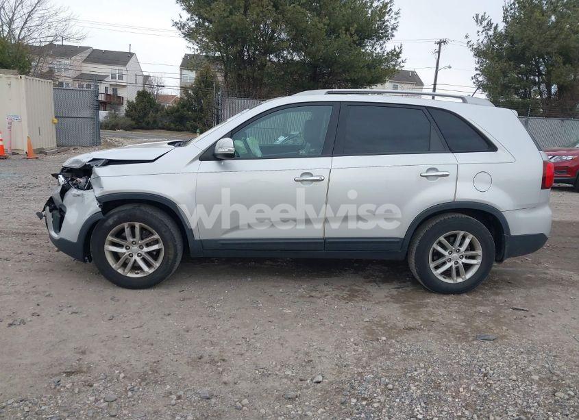 Photo 14 of 2015 Kia Sorento LX (VIN 5XYKT3A65FG627431)
