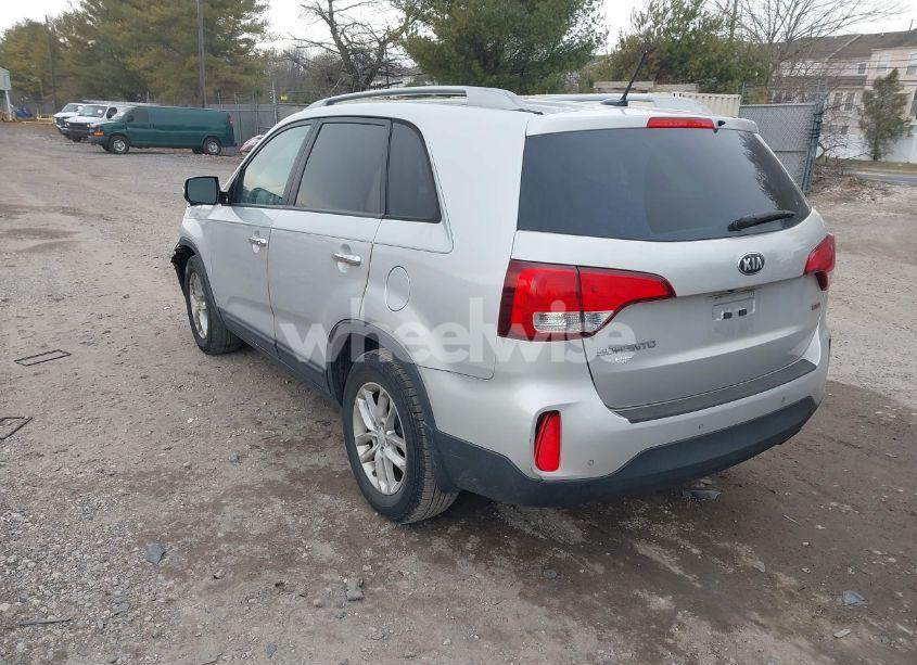 Photo 3 of 2015 Kia Sorento LX (VIN 5XYKT3A65FG627431)
